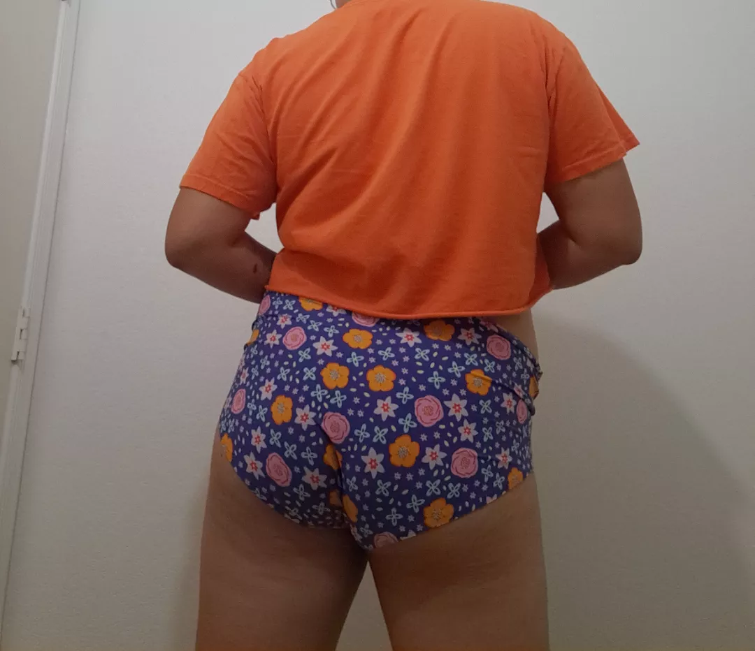 I love when i match my panties to my crop tops  posted by Ellieerotica2