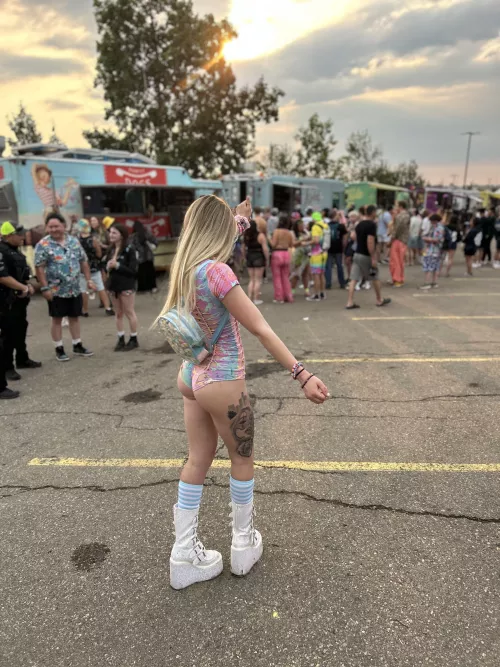 Love having my ass out :P by Sophcutiee