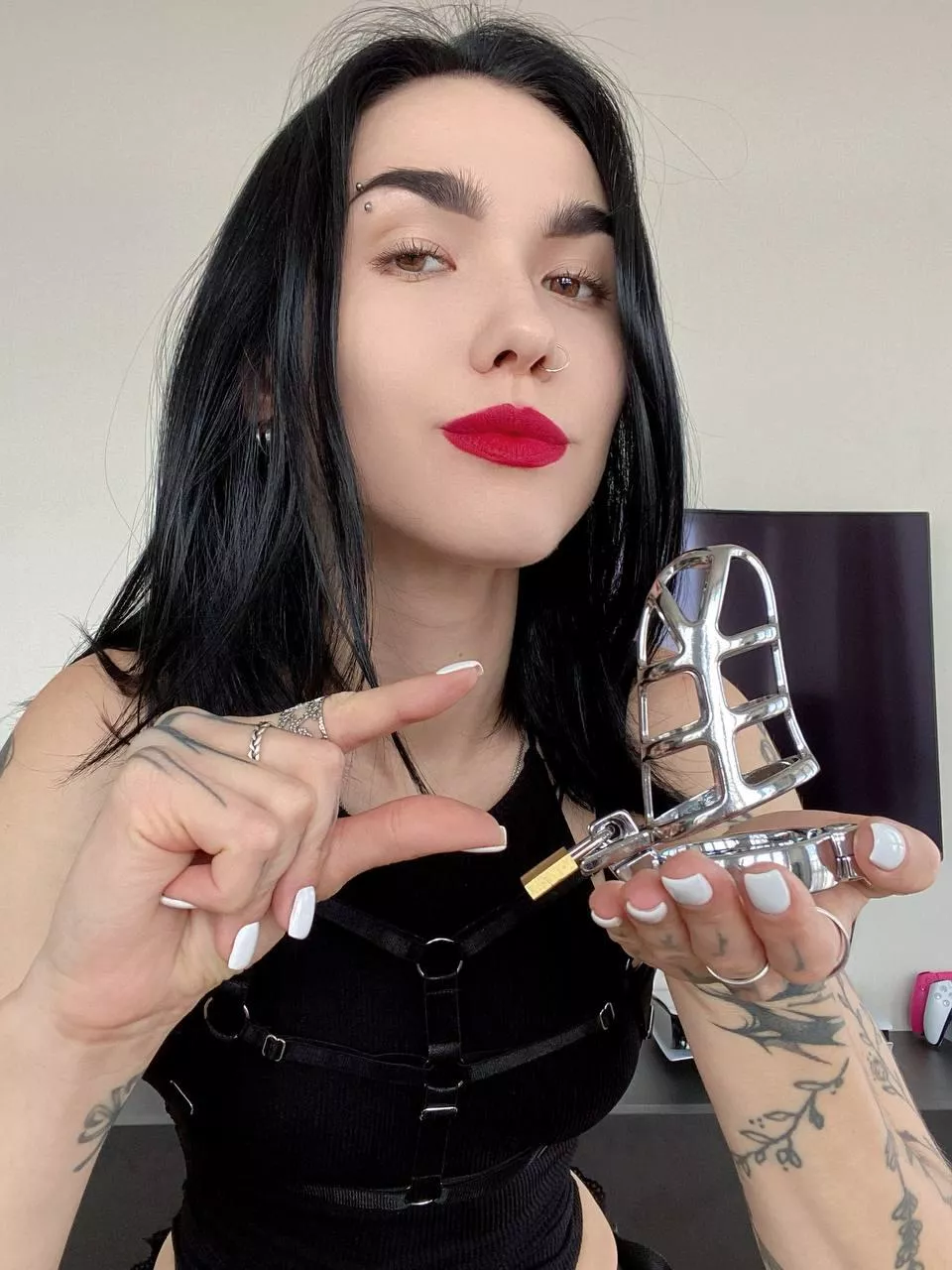 Pick a number between 1 and 30, and I'll decide how long you'll be caged up for (: posted by KellyMilano