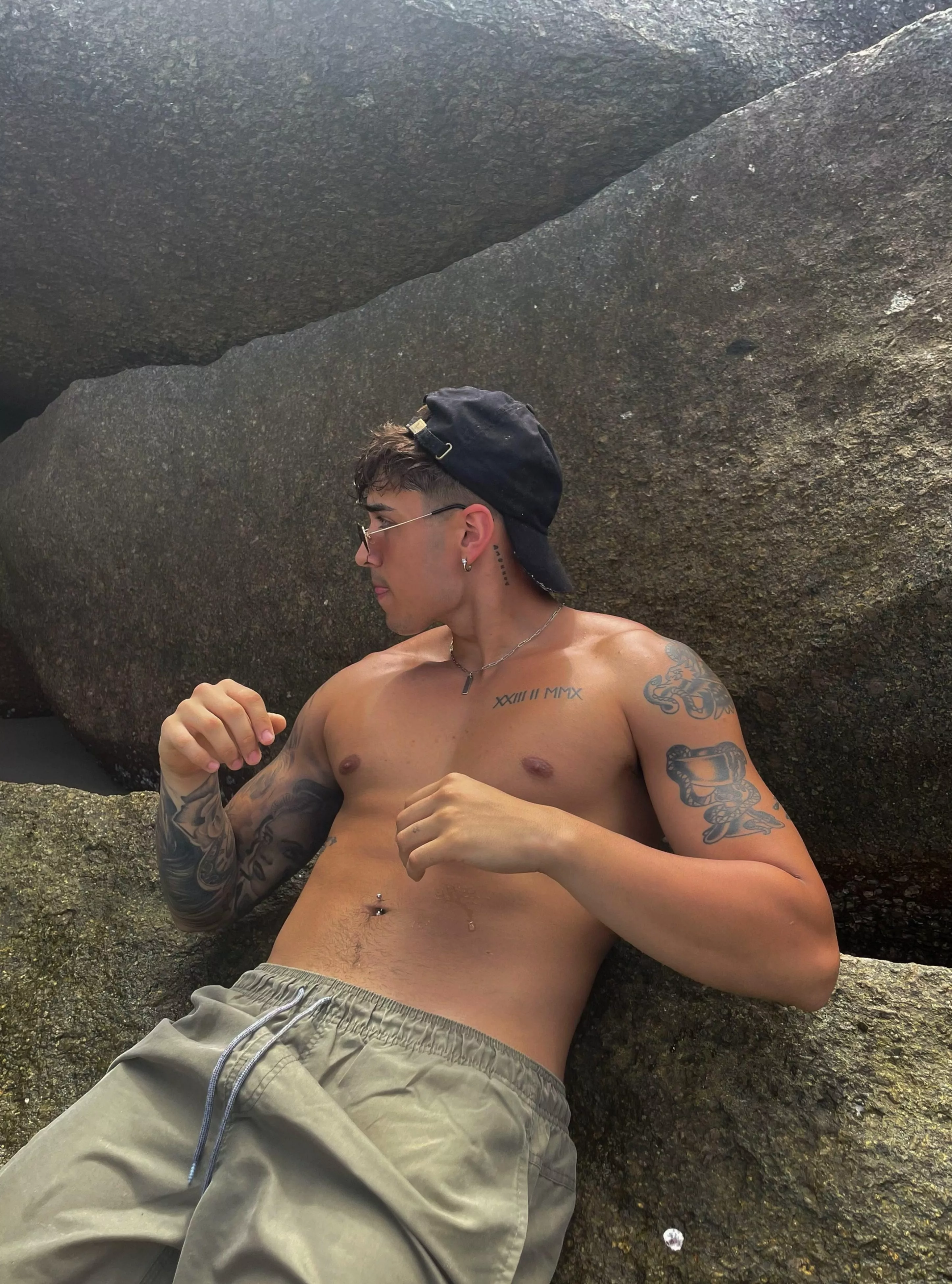 These abs are begging to be licked posted by ZaynReedx