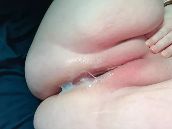 thick load in between my plump pussy lips.  by precioustears