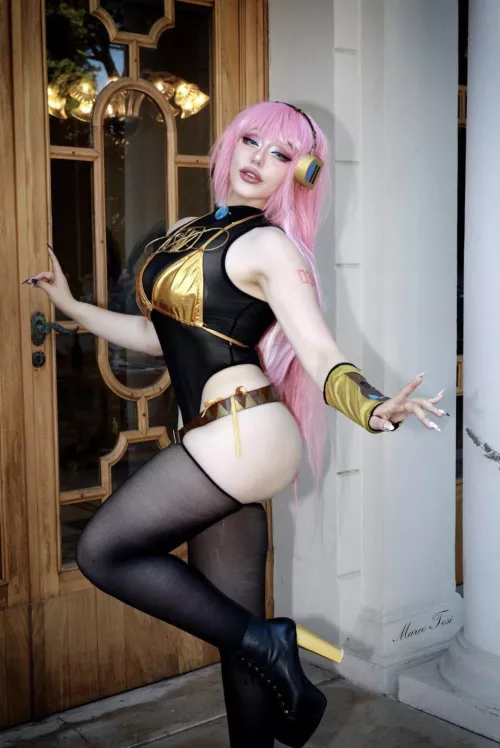 a cute Megurine Luka by alexisakahana