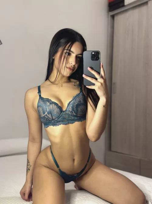 adorable little body by senketfox