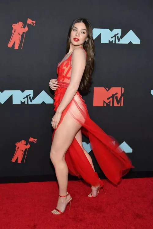 Hailee Steinfeld  by CelebsSaken