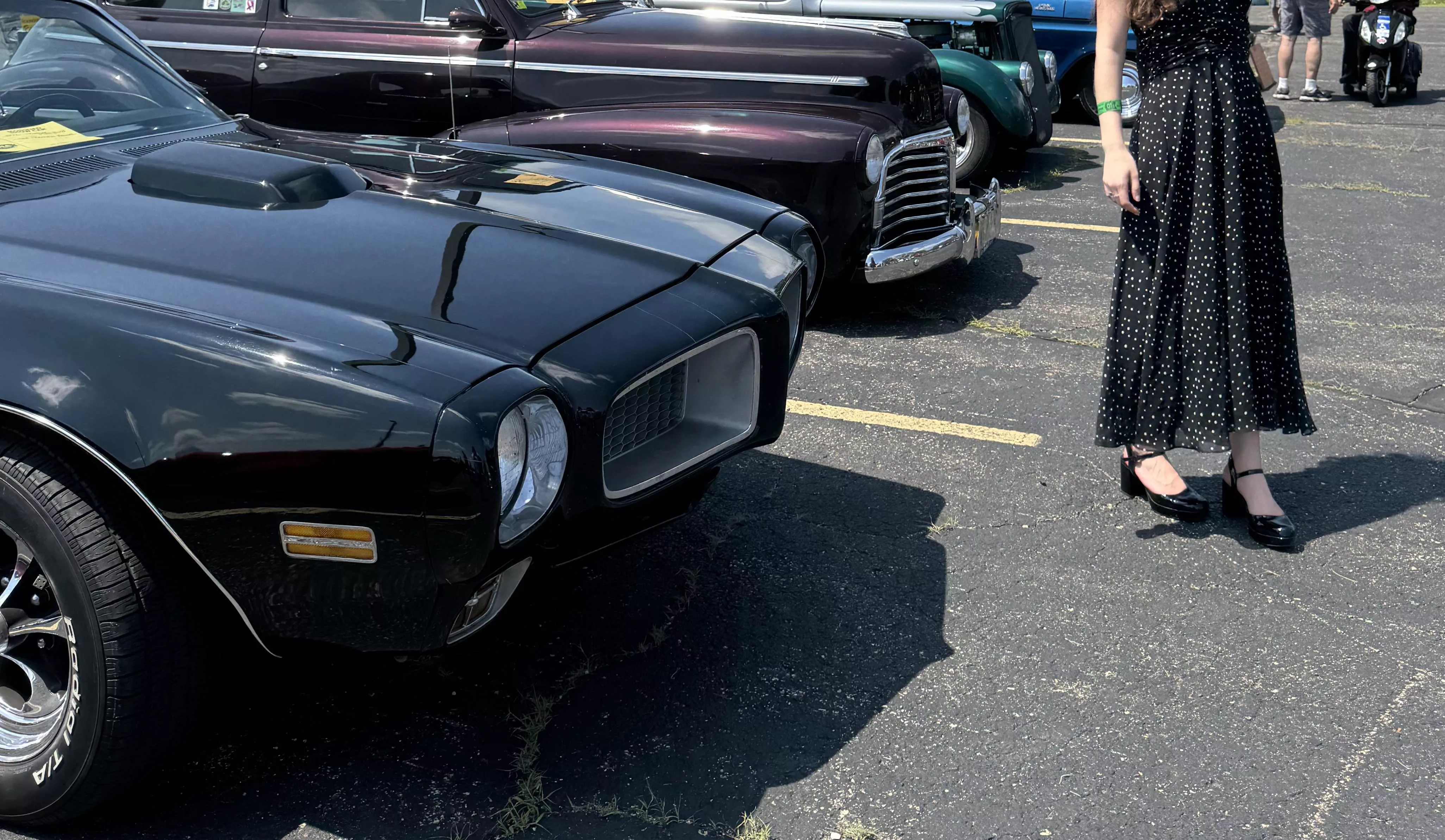 Heels and classic cars 🚘 💋 posted by Goddessbella042