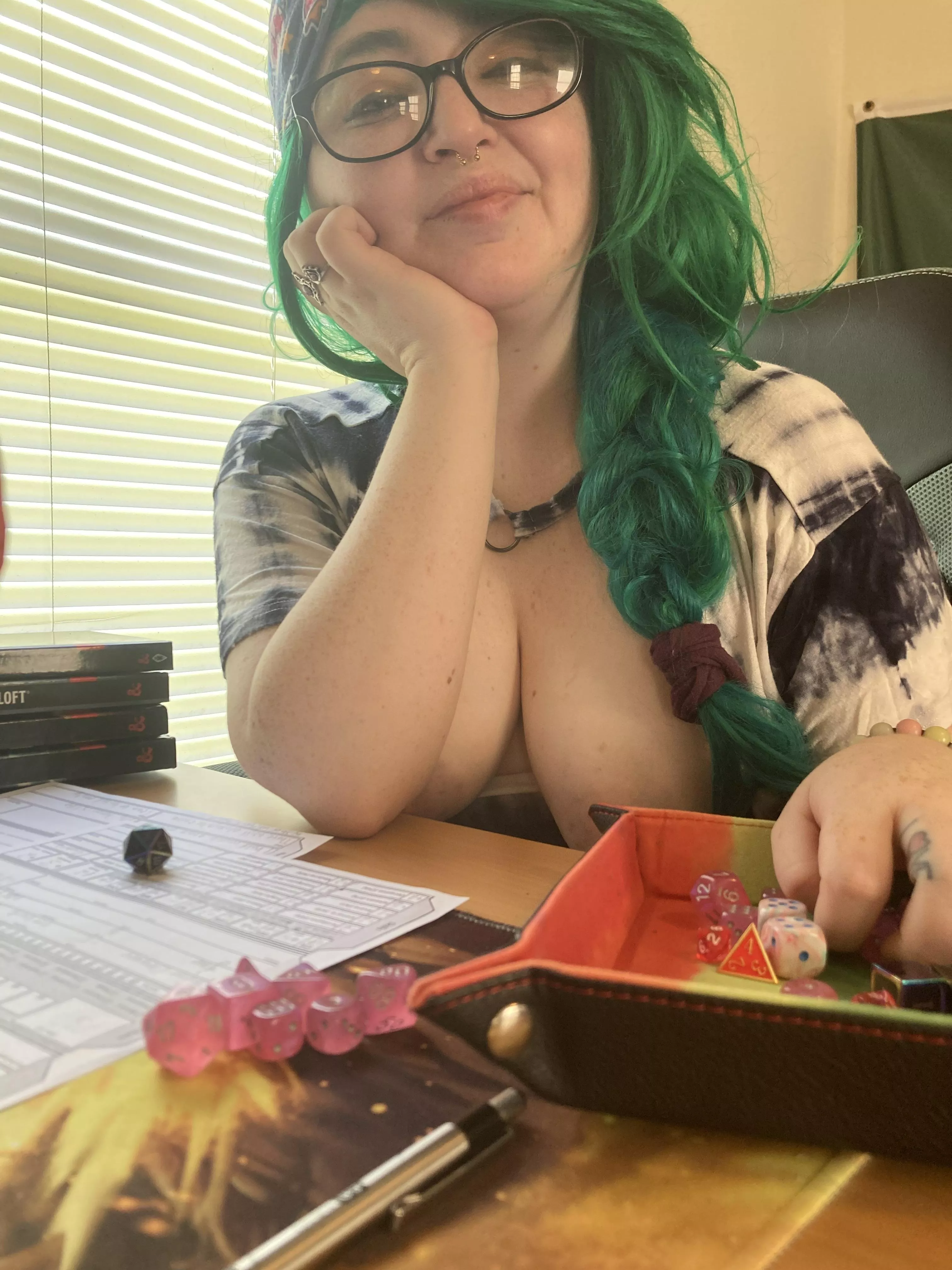 I’m SO excited to play this weekend, link to my favorite DM in the comments 🎲🖤 posted by Mrscthulhucultist
