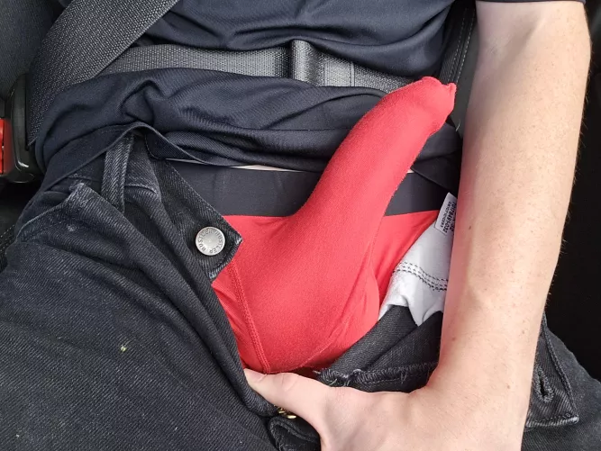 Is red your favorite color too? by oryx-adept-