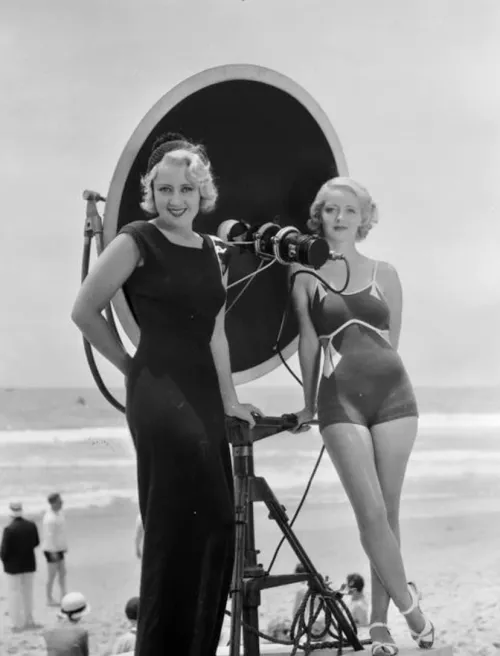 Joan Blondell and Bette Davis (1932) by bil_sabab