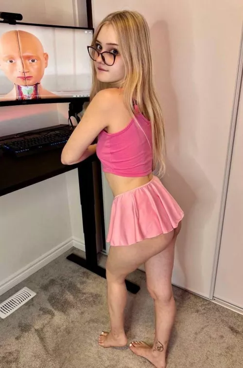 My ass looks great in mini skirt by LunaPinkxo
