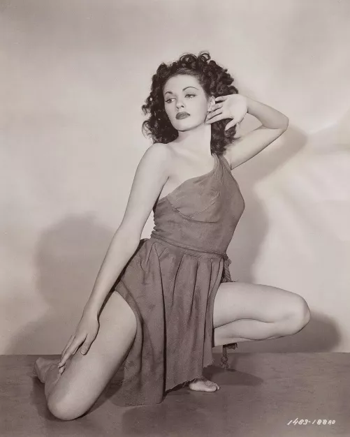 Yvonne de Carlo (1947) by bil_sabab