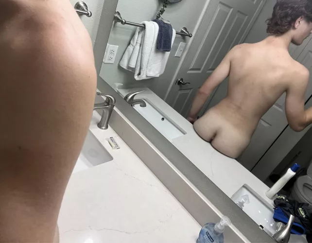 Any older daddy looking for a good boy to call his by _opiumboi_