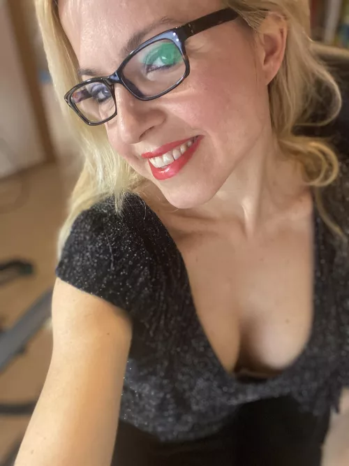 can I be your office girl? by dulcineapinksohot