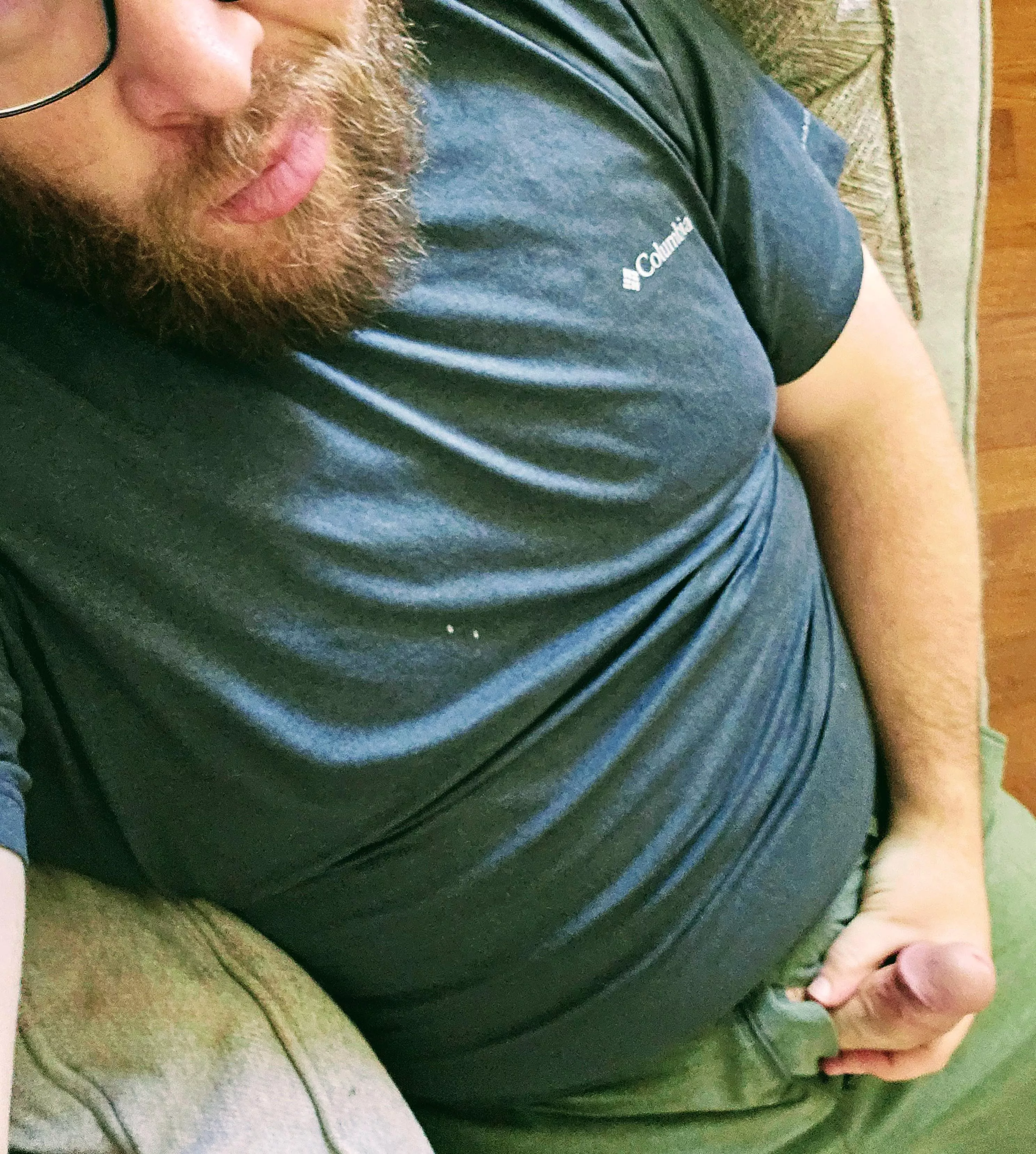 Do you like thick bearded men? Hmu!  posted by breakfastpizza11