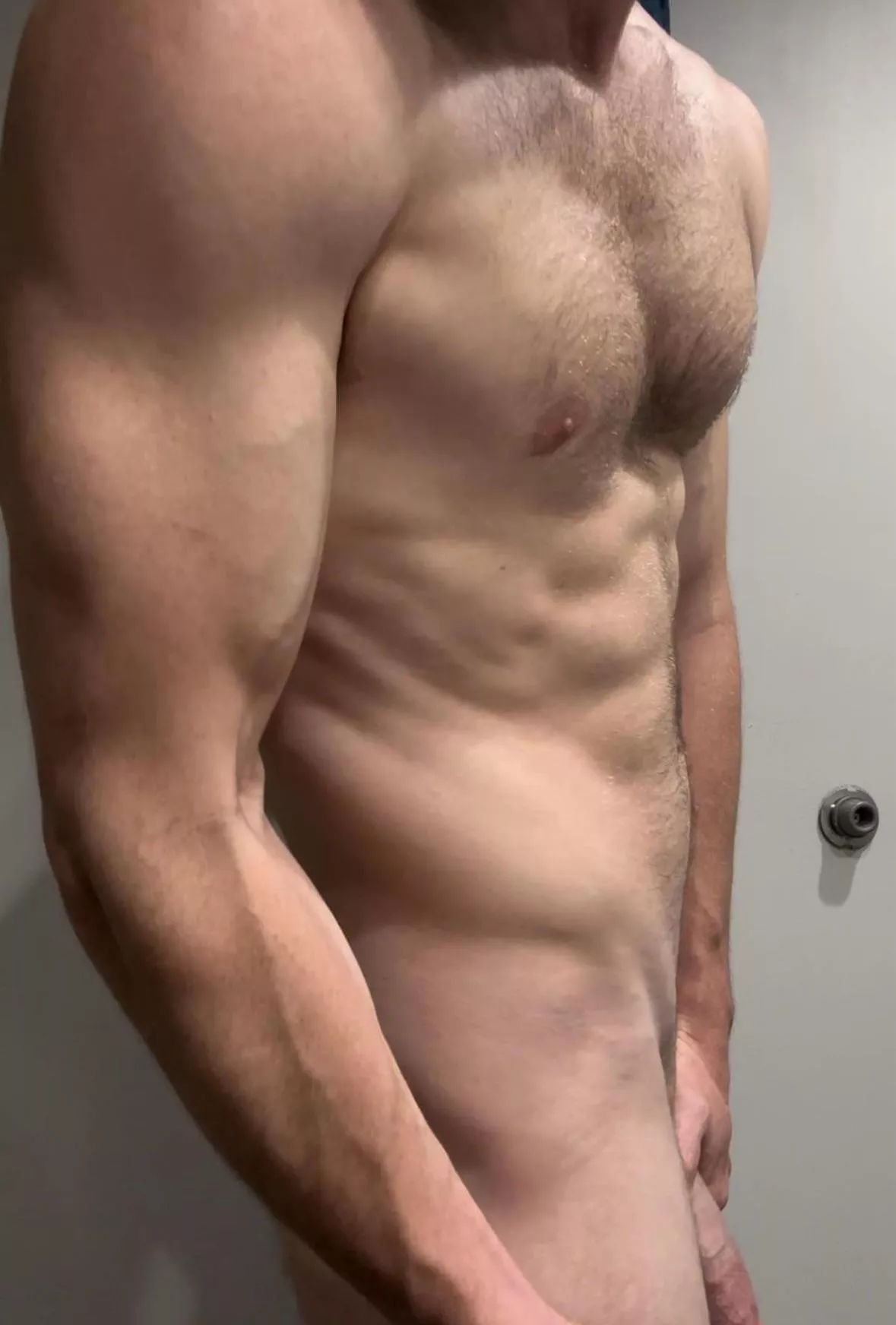 Get on your knees for me 😏 posted by LynxFit5683