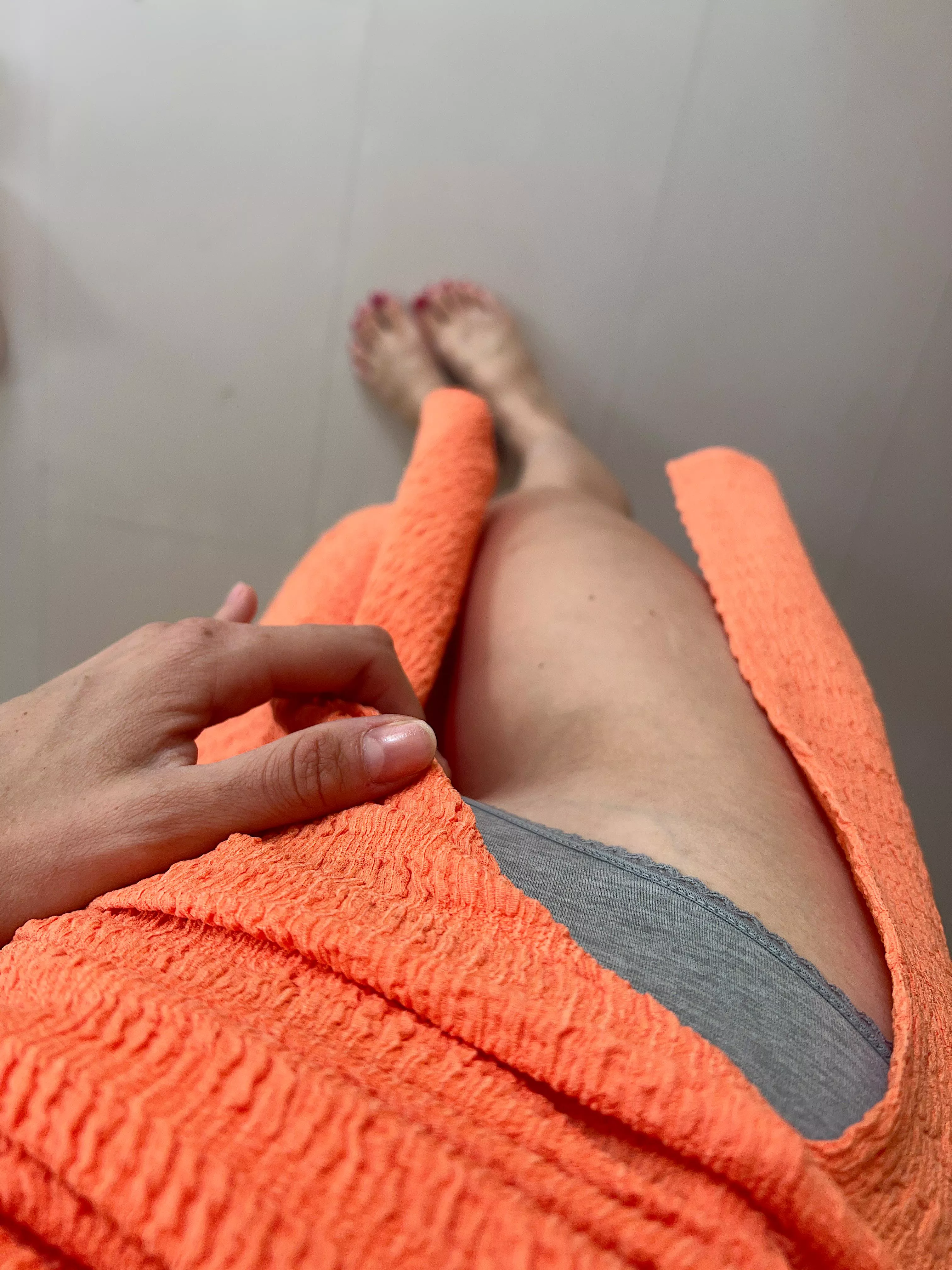 I love dresses with splits  posted by mysteriouskittycat