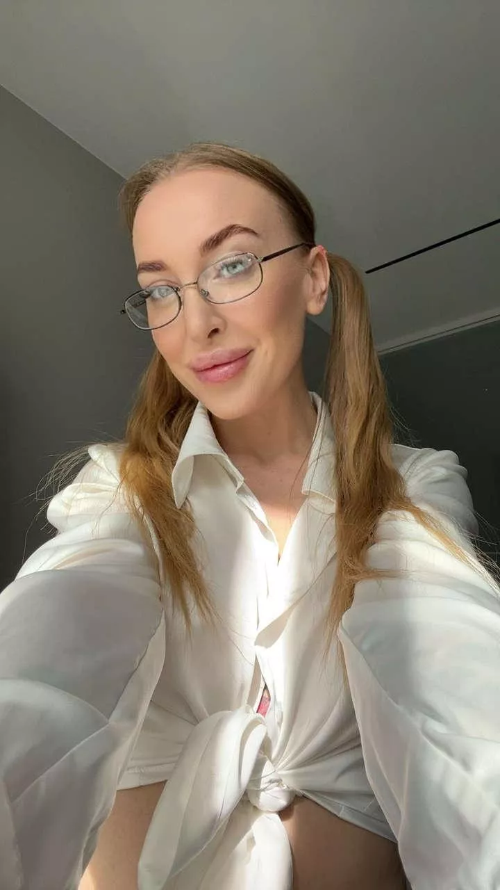 Is the blonde secretary to your liking ? posted by BabySweetestt