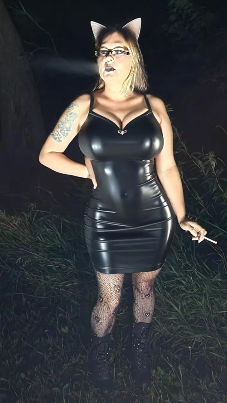 Just feral-kitty smoking in the wild posted by fenris_457