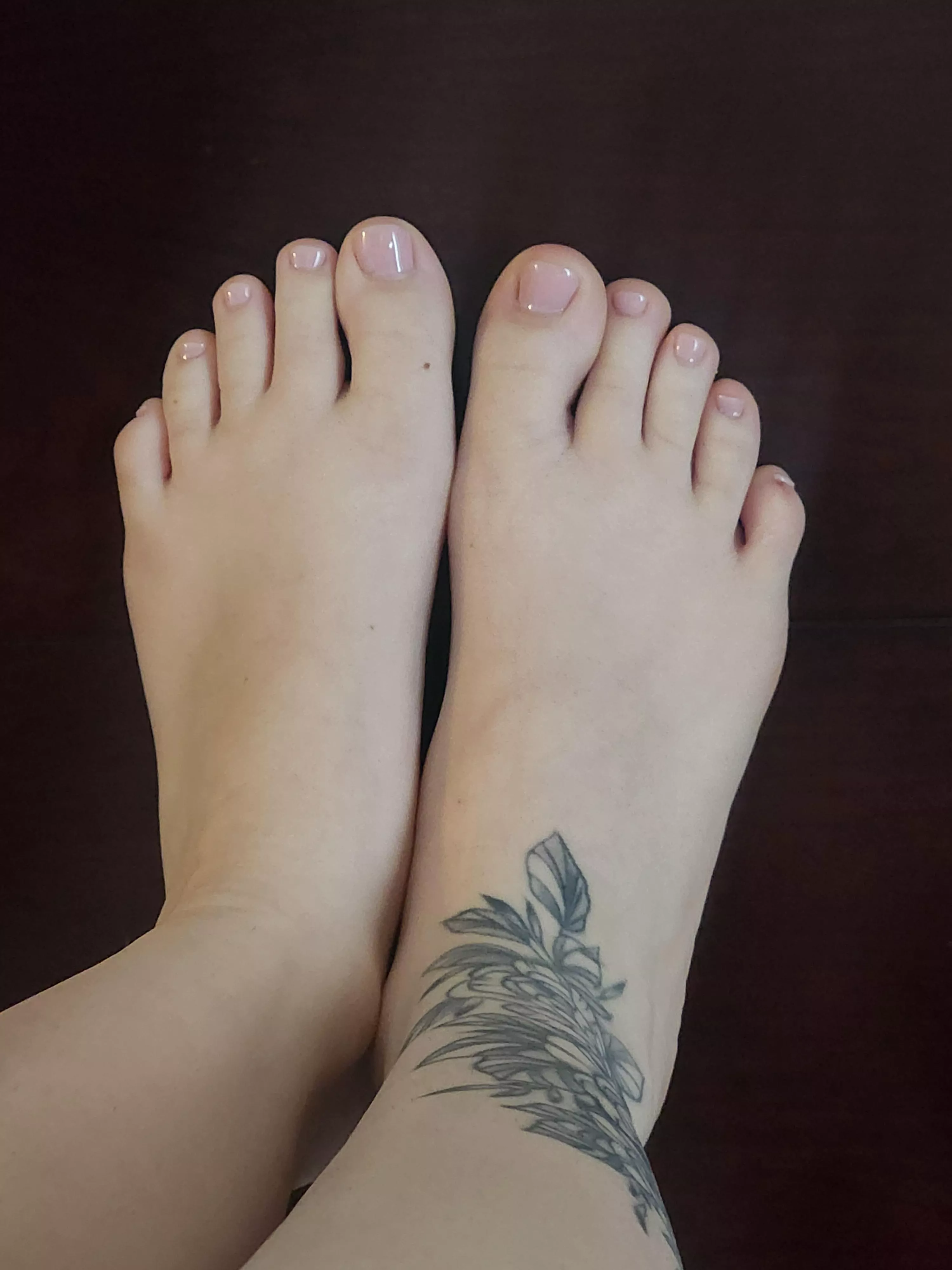 Light pink pedi posted by Xsquishyem93