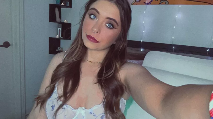 Live rn 💗 haven’t used my fuck machine in over a week!!!   Www.chaturbate.com/stacycakesxo by stacycakes33