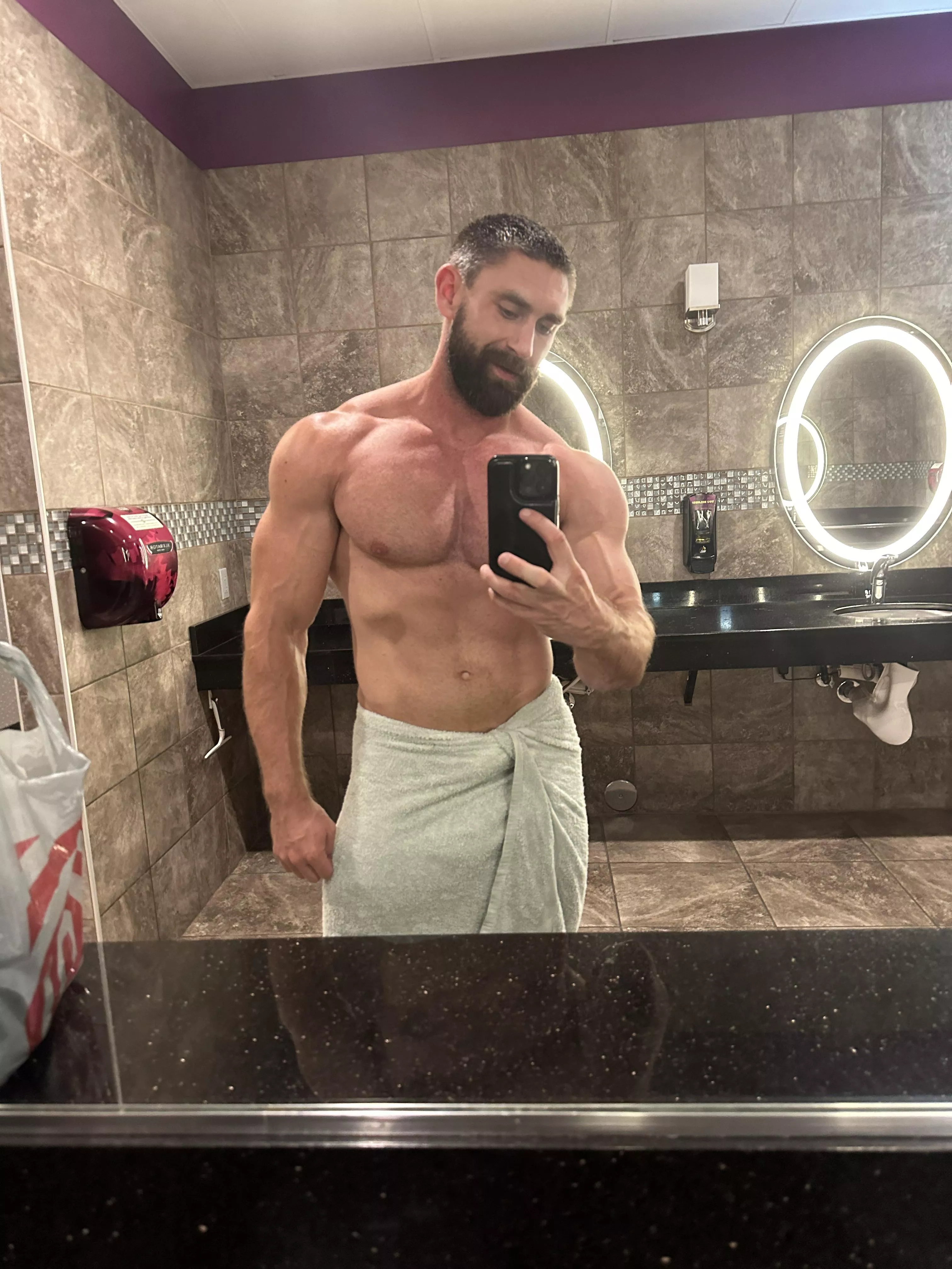 Meet me in the lockers 😉 posted by onlygainzsteve