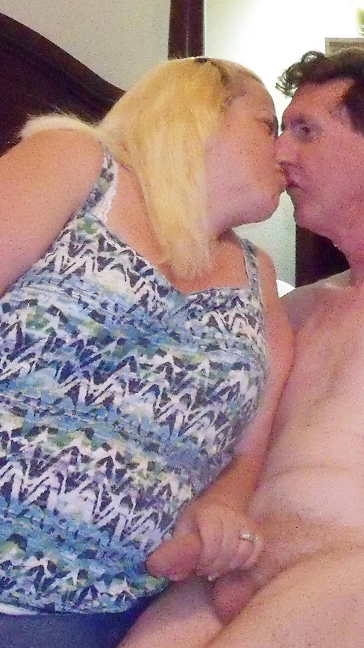 One advantage of being the last to go to work is being in a CFNM position and getting a kiss! posted by Gtoboy20042