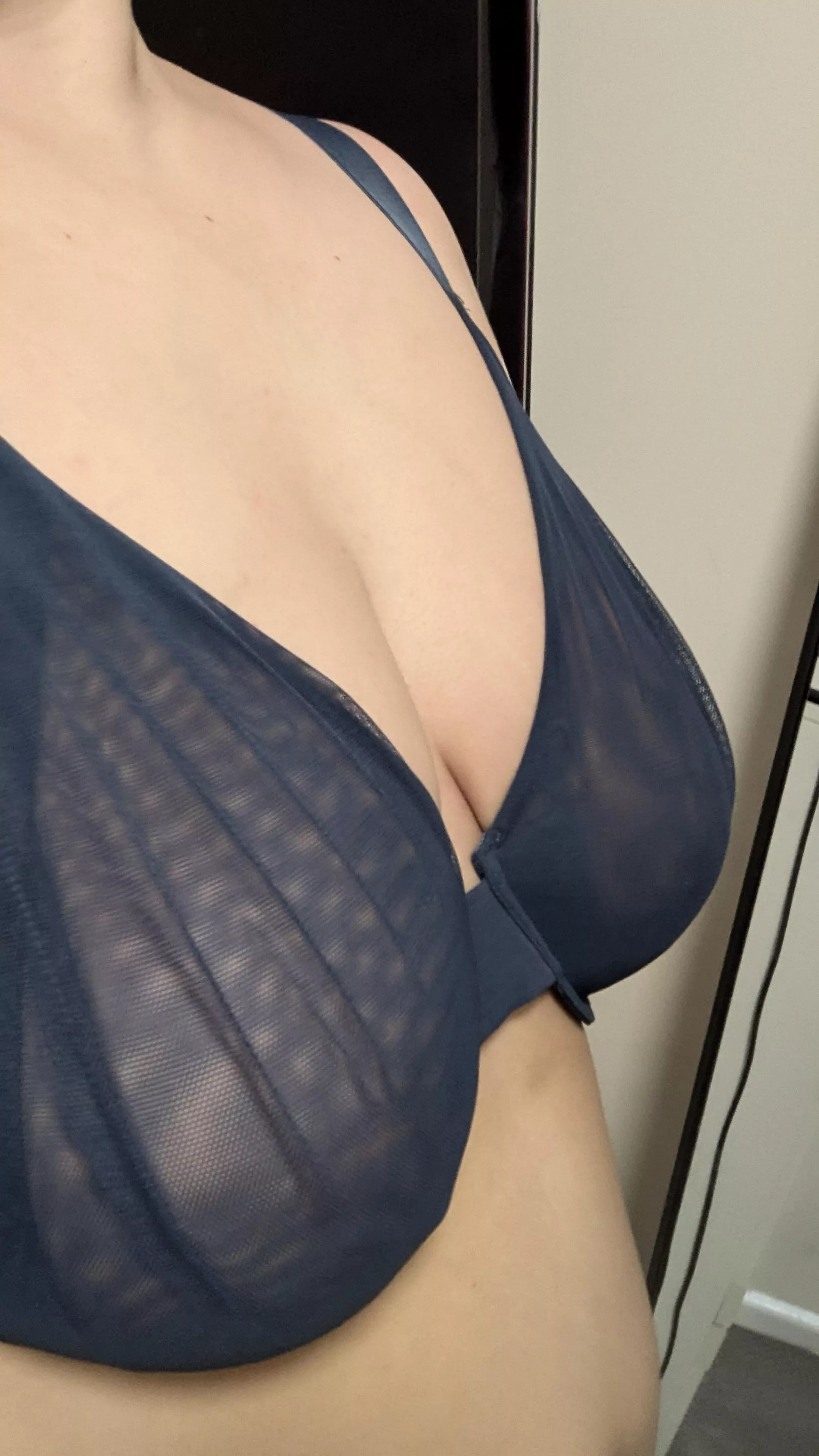 Peeking through (f)or a Sunday brunch posted by V3iled1nS3cr3cy