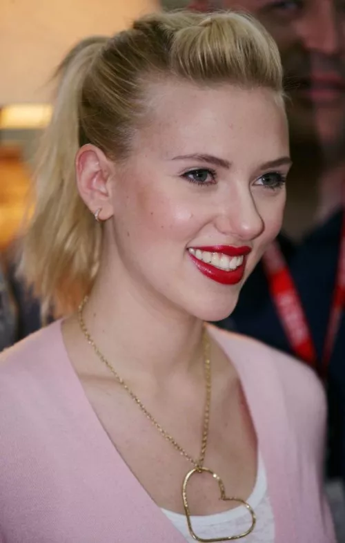 Scarlett Johansson  by Bizkit_n_gravy