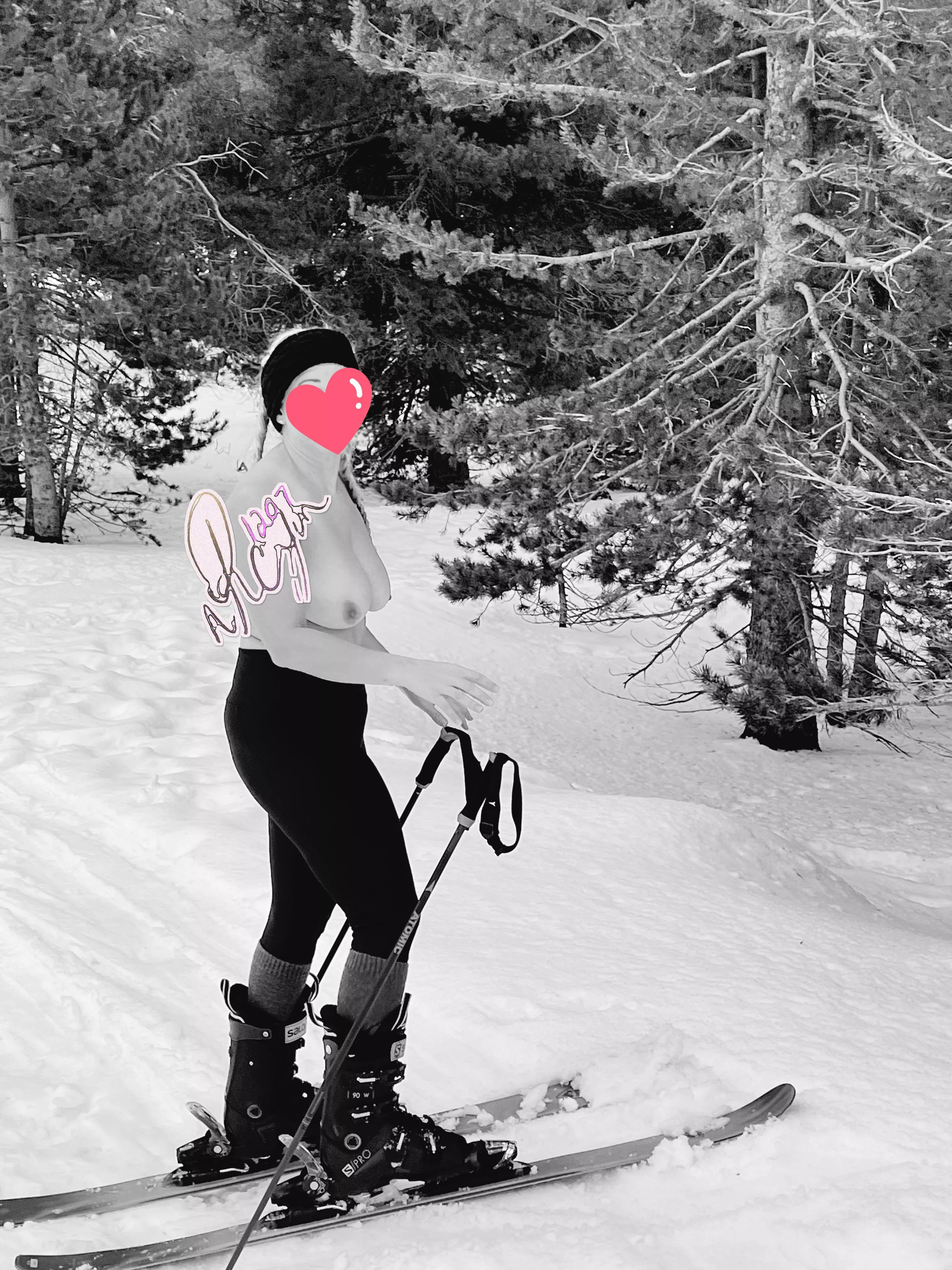 ❤️❤️ Skiing Blonde posted by ARCFUN1207
