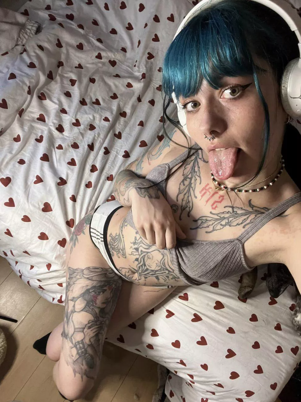 The sexiest bangs you see before bedtime posted by Sexylikeprincess