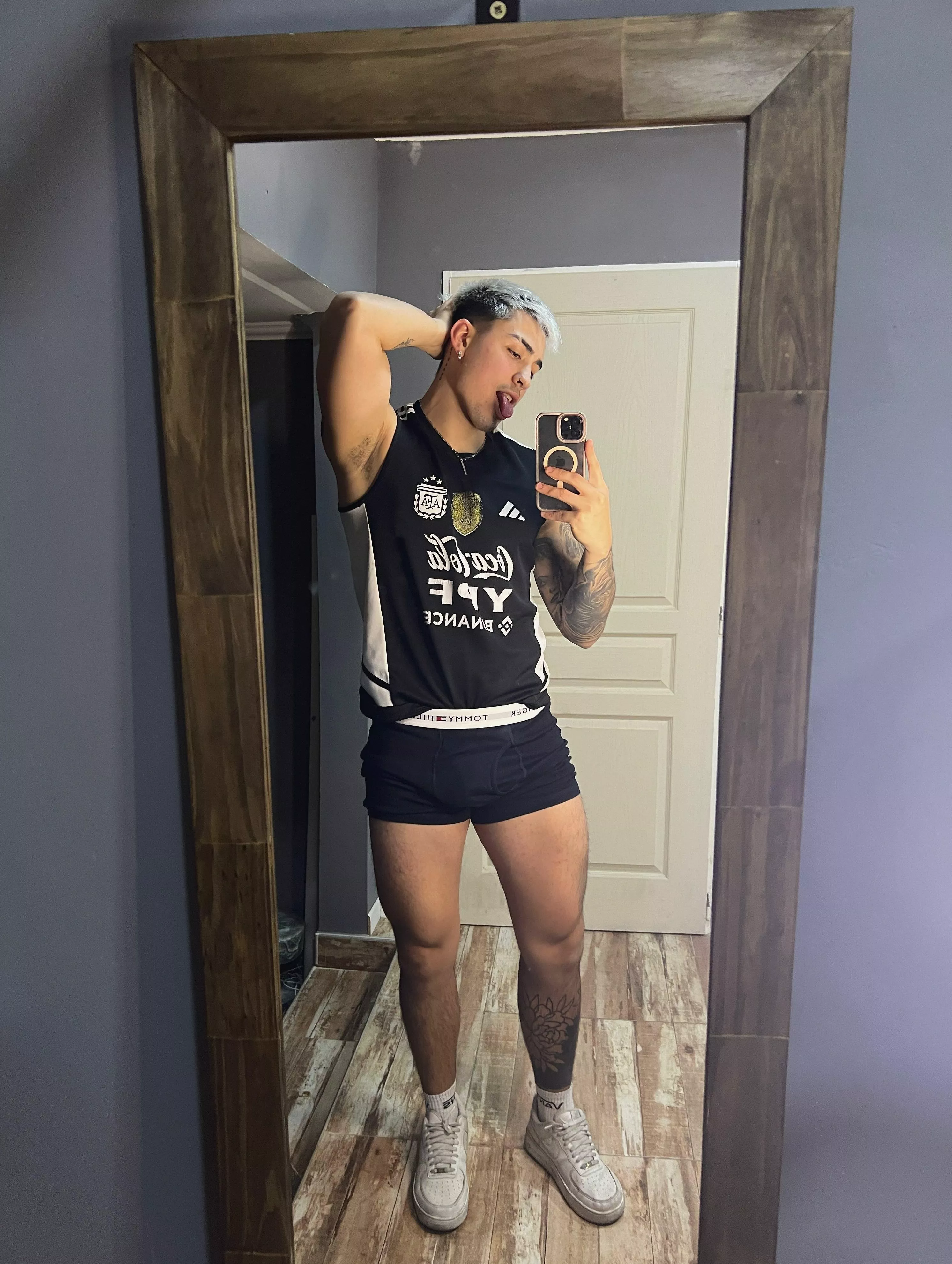 Want to bury your face in my stinky armpits? posted by ZaynXReed