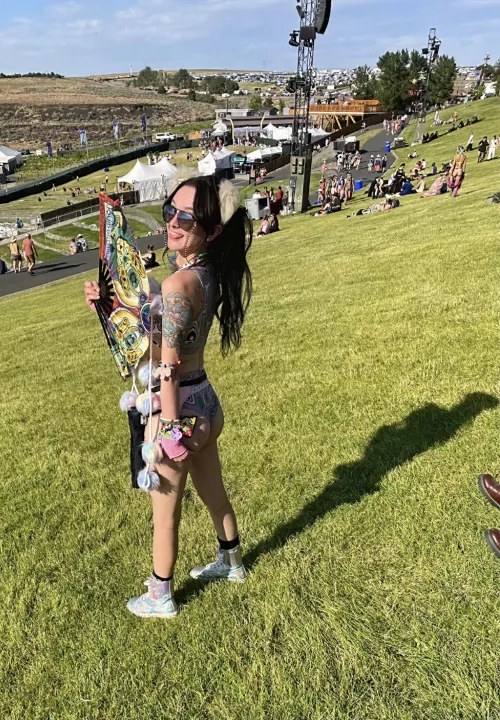 Ass shakin’ queen 👑 by Stat1cSn0w