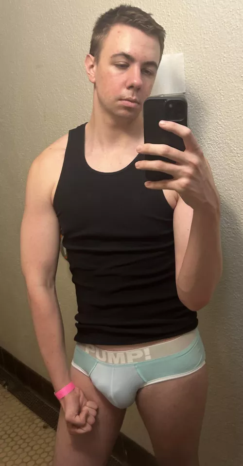 Haven’t been a briefs guy before, turns out all I needed was a good pair 🧐 by Glittering_Echo1766