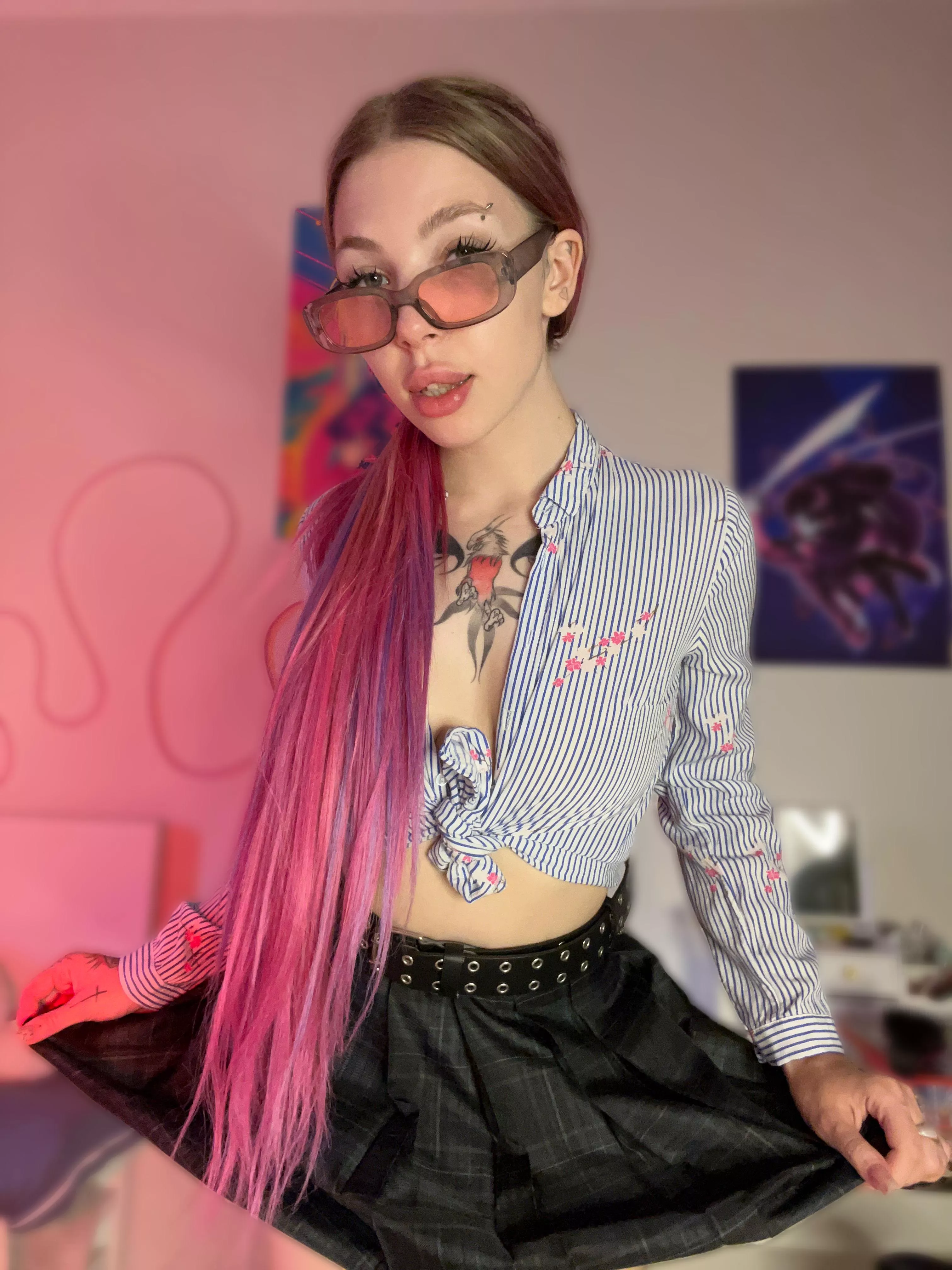 I love wearing skirts when meeting my boyfriend, they don't have to be taken off and they give easy access to my pussy posted by Wonderfullbabyy