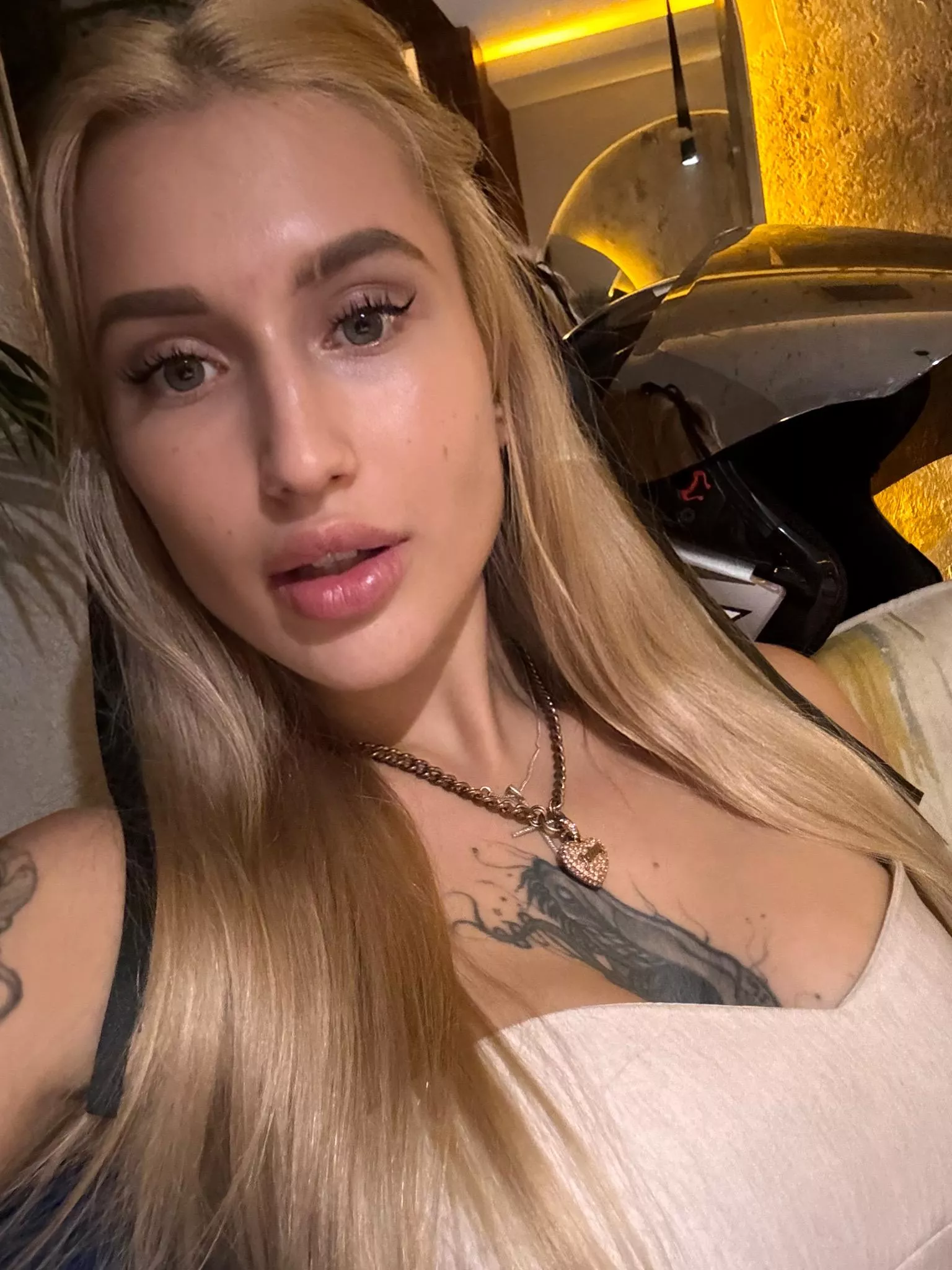 I'm the kind of girl who pays for herself and her date posted by stictargenf39