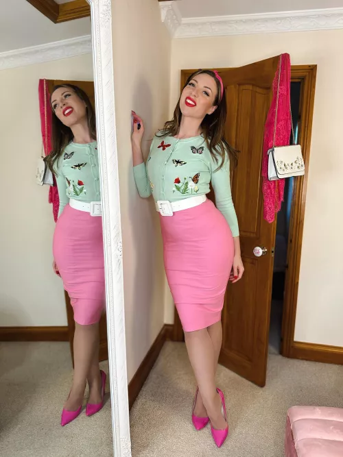 Just a smiley gal in her pencil skirt 💗🦋 by Bunny_Bardot