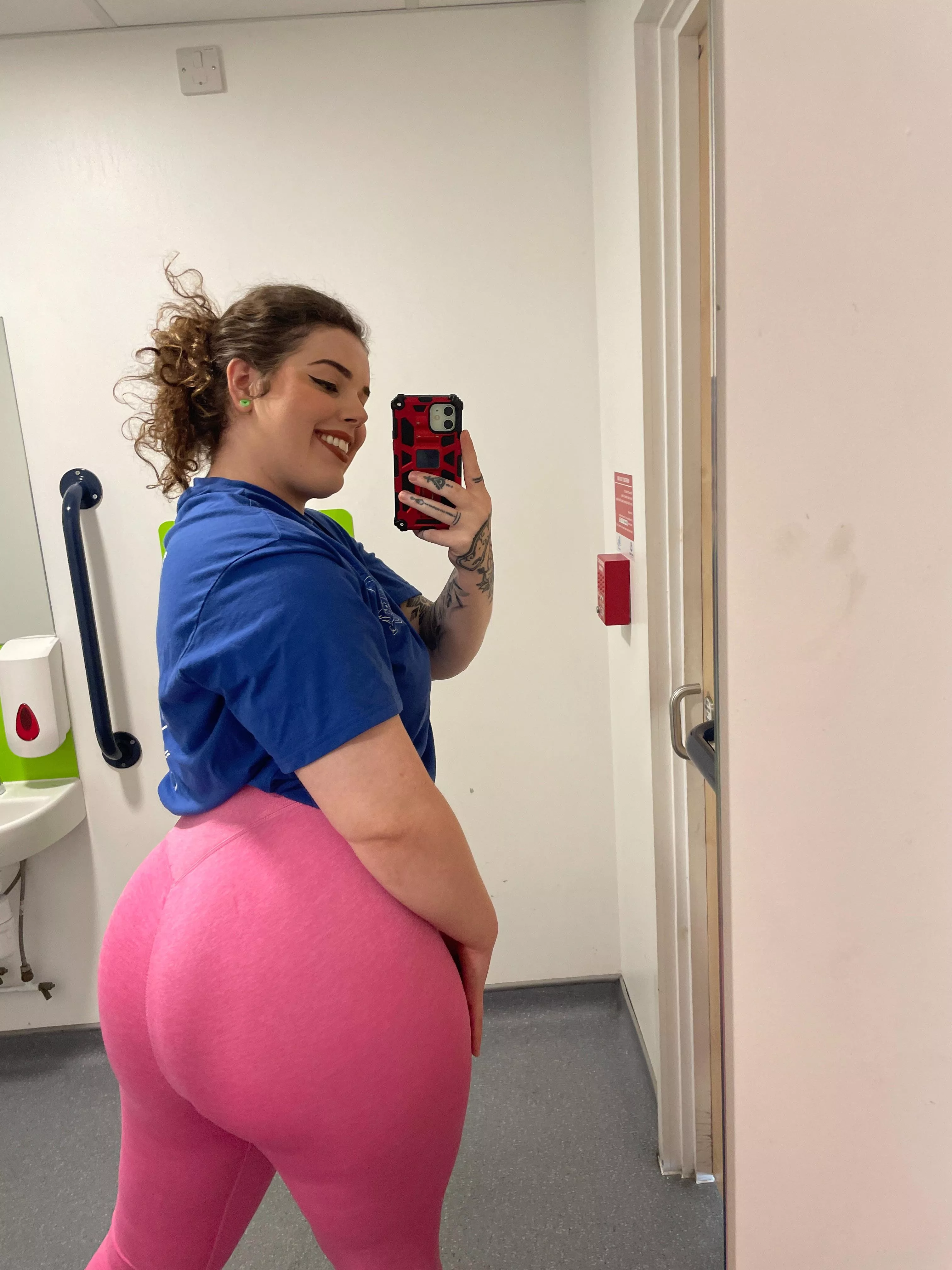 Should I sit on your face or sit on your lap  posted by hiptqueen