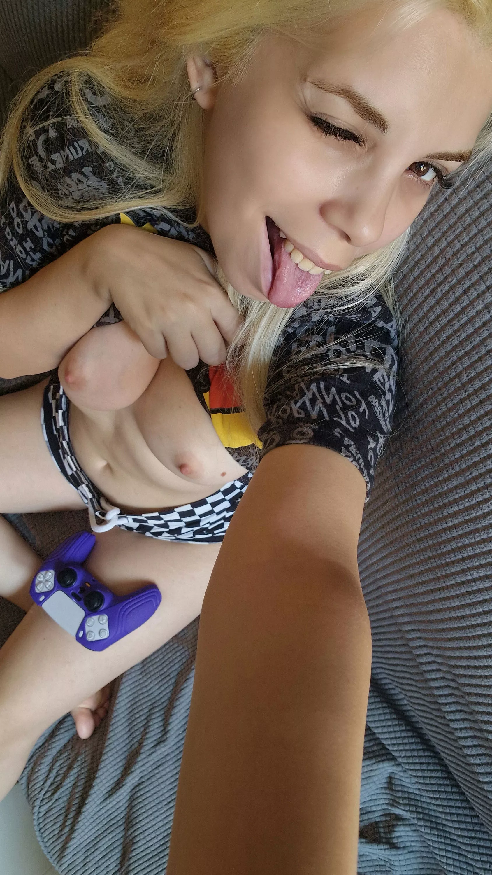 25yo need a partner :) posted by SunflowerrSiren