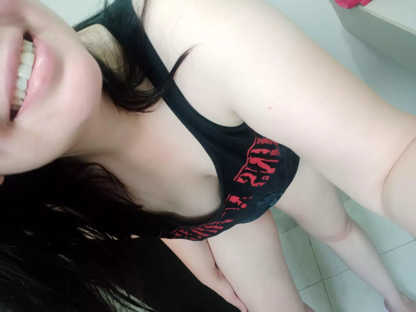 A little birdie told me you dig the rock t-shirt look - Is that true? 🤘🏻 posted by Seductive_Samyra