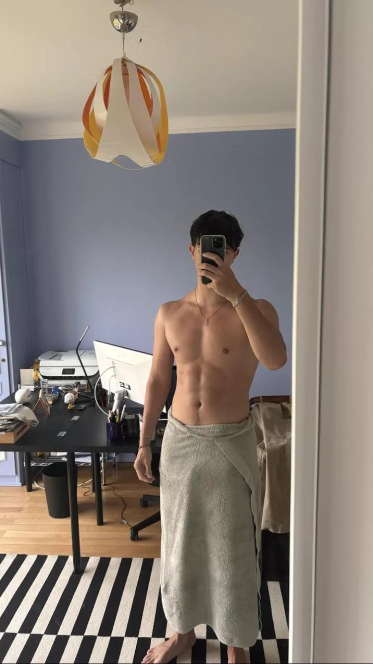 A lot of people say i’m a Twink am i? posted by FlashyDust4697