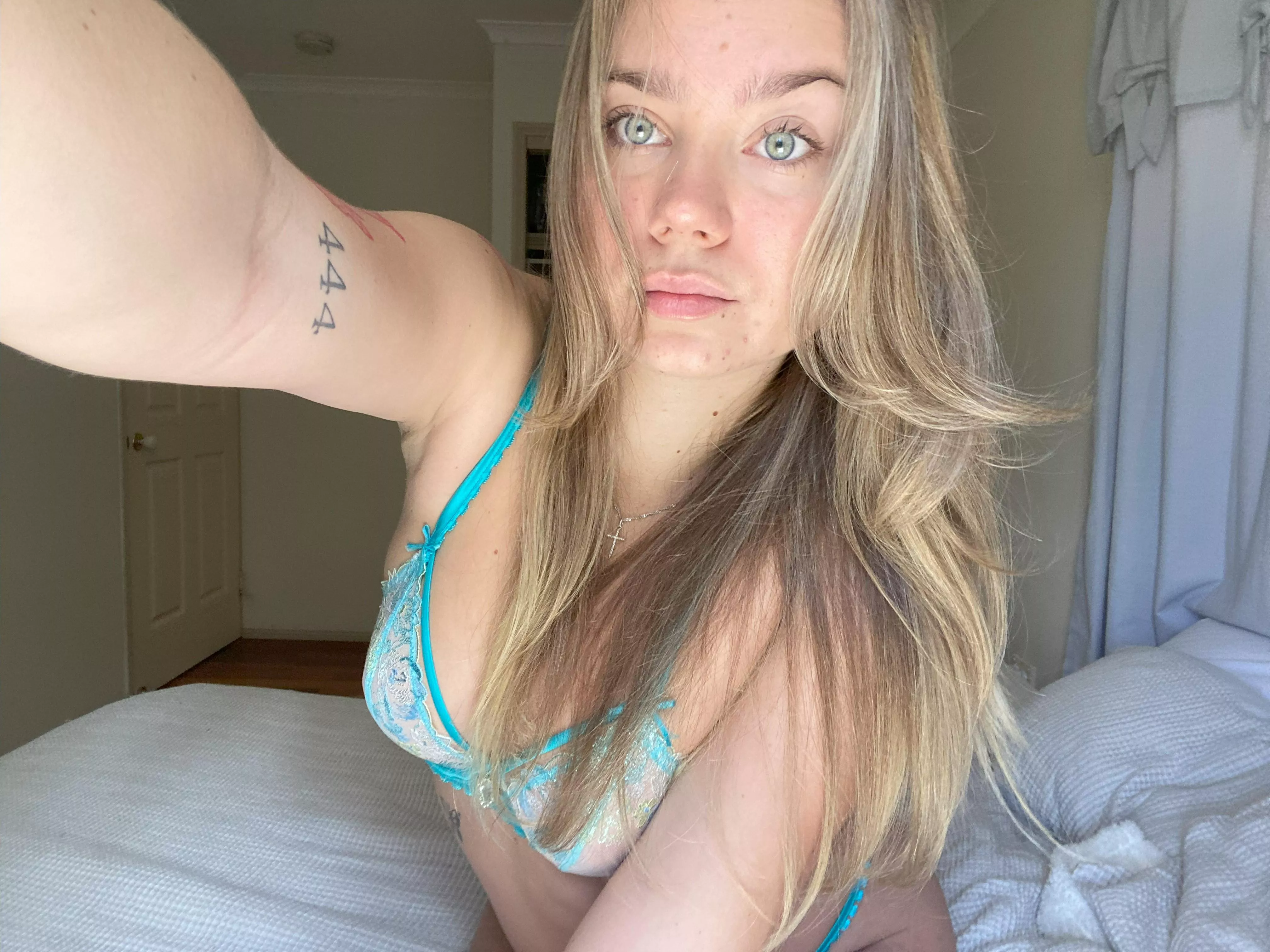 Blue really looks good on blondes posted by EnvironmentalKiwiz