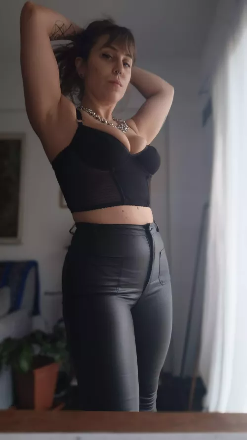 Come, kneel and smell by heyblondiebabe