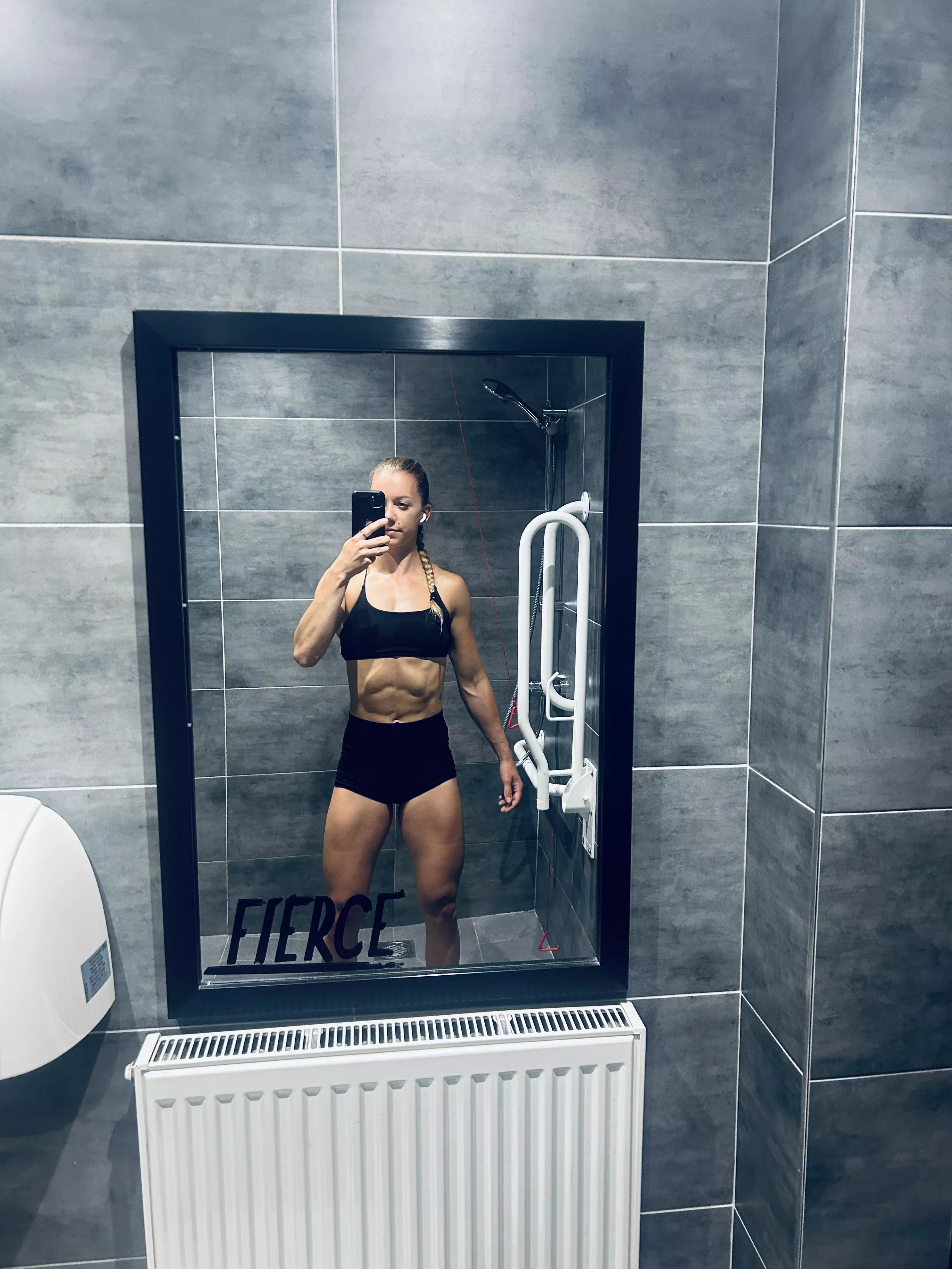 do you like a girl who is toned all over  posted by rosieposieblue1