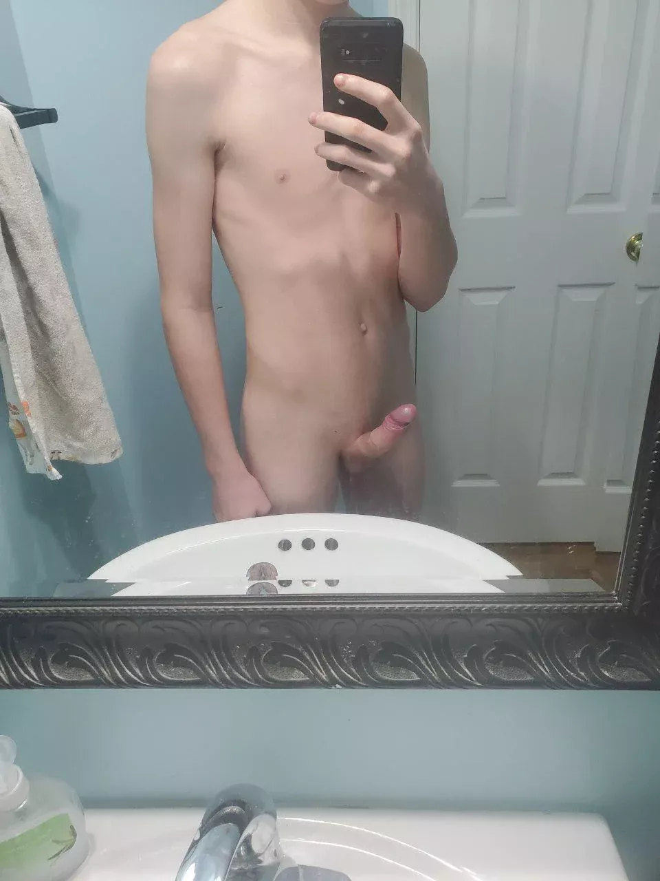 Do you like clean shaven guys? [19] posted by RooftopNSFW