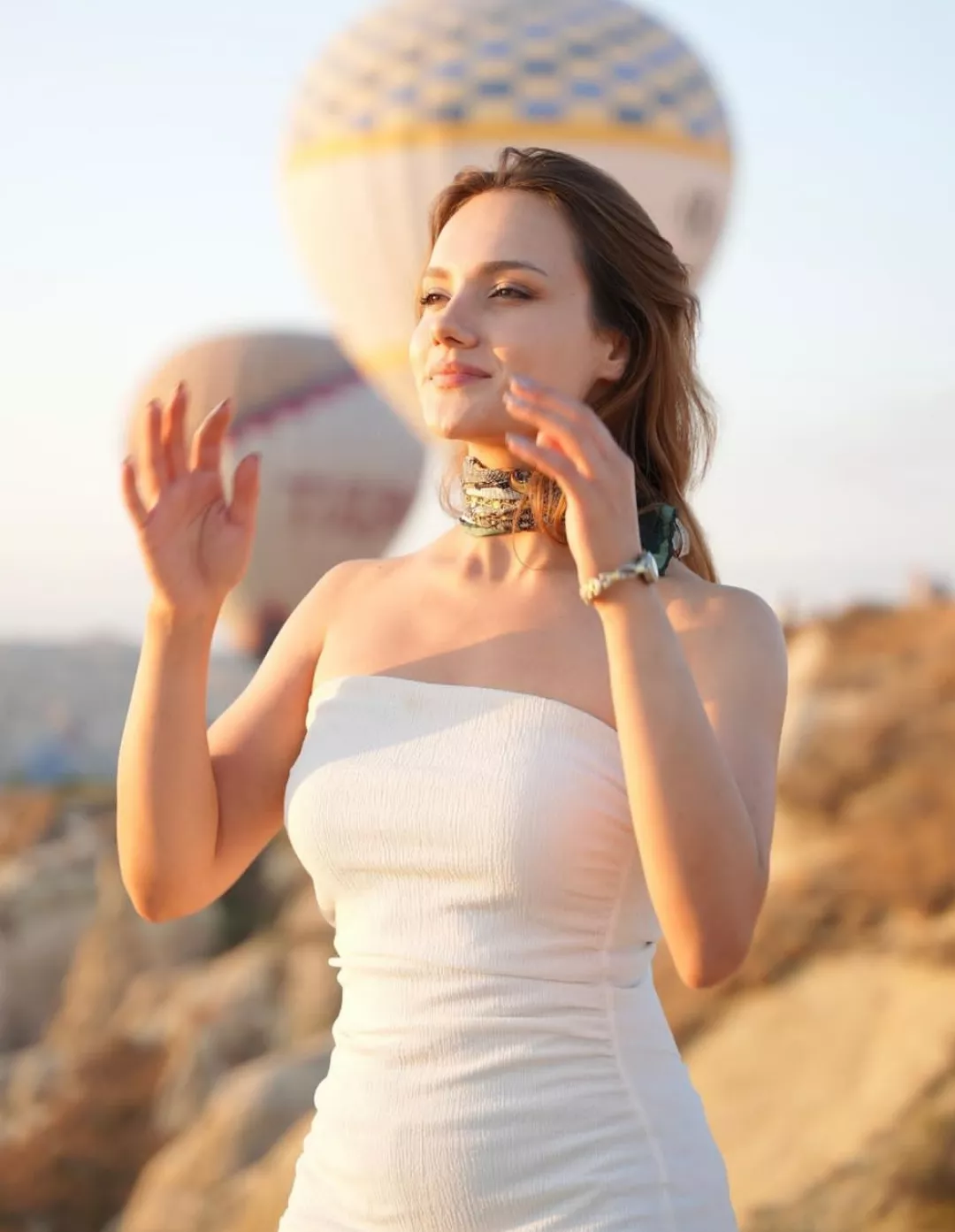 Ezgi Gezzer posted by Pixane