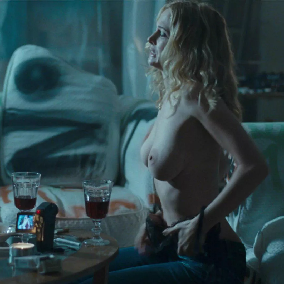 Heather Graham posted by Heavy-Hour-6925