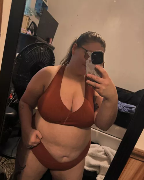 Hi I’m Rias and I’ll laugh at your dad jokes 💋 by RiasMae48