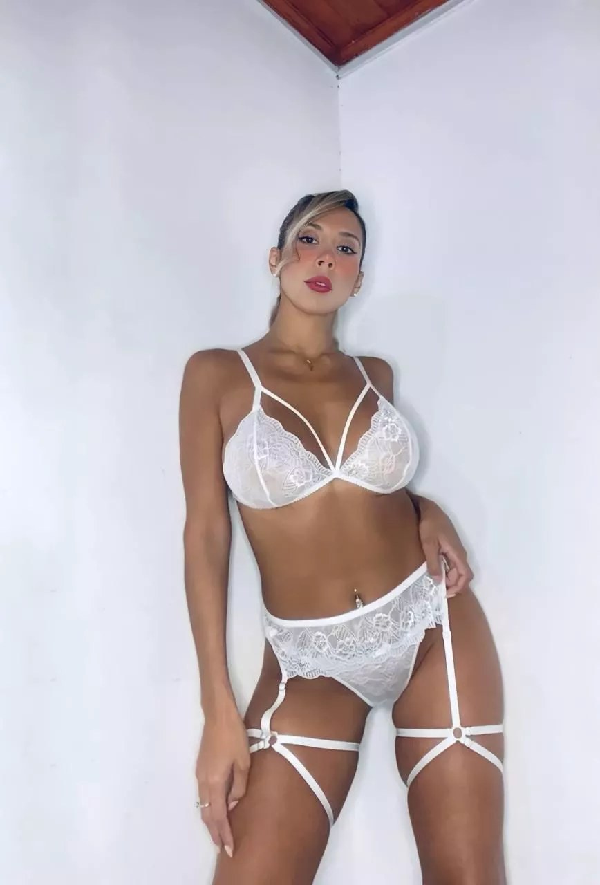 How’s you day love?💕😏 posted by alliciacielo