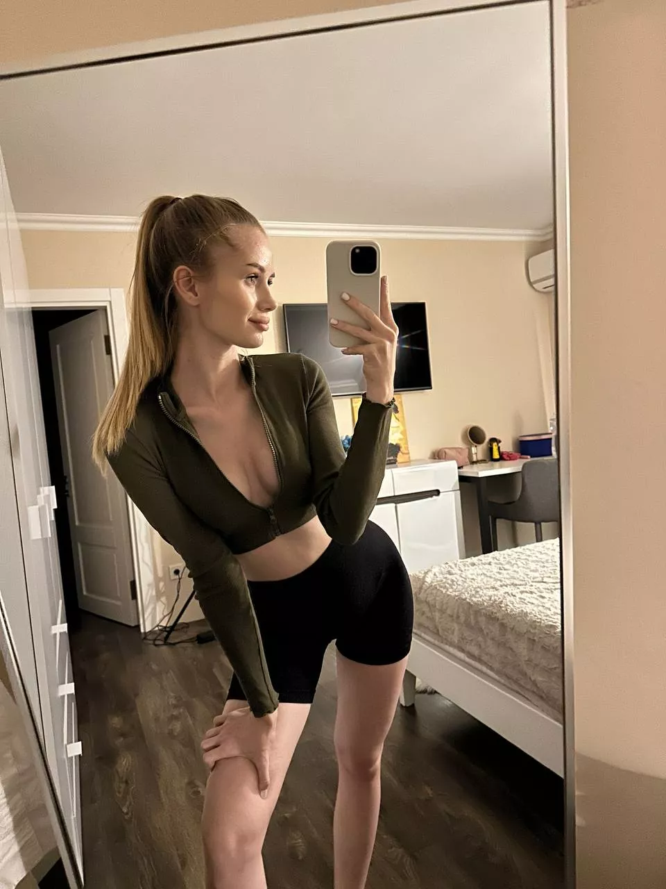 I always check on my ass post workout :0 posted by WhiteBaby18