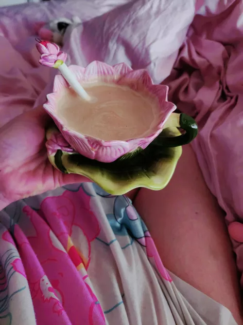 If it's not in a pretty pink flower Daddy, I don't want it ! by _TheLittleOne_