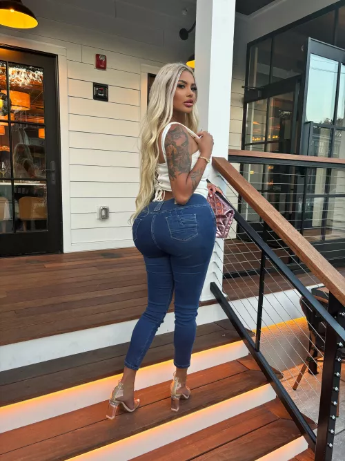 La rubia  by Moneymademoneypaid